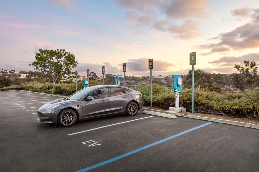 More Photos Of 5825 Oberlin Dr, San Diego Research And Development For Lease