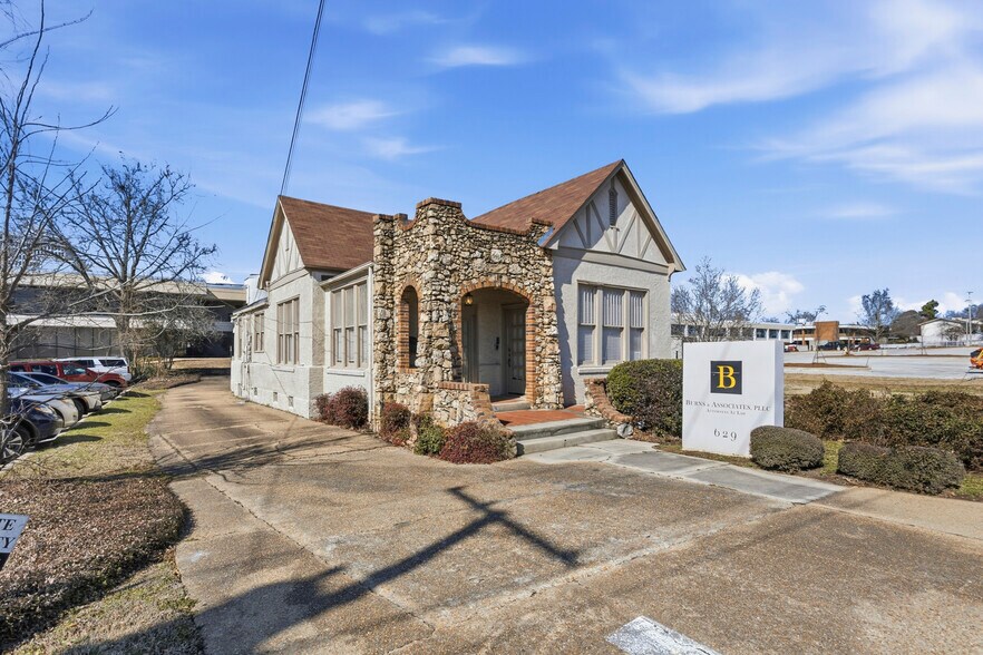 More Photos Of 629 Jefferson St, Jackson Office For Sale