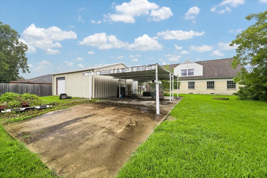 More Photos Of 1330 Des Jardines St, Houston Office Residential For Sale
