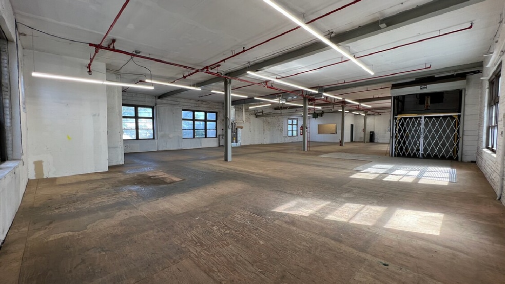 More Photos Of 1360 Garrison Ave, Bronx Warehouse For Sale