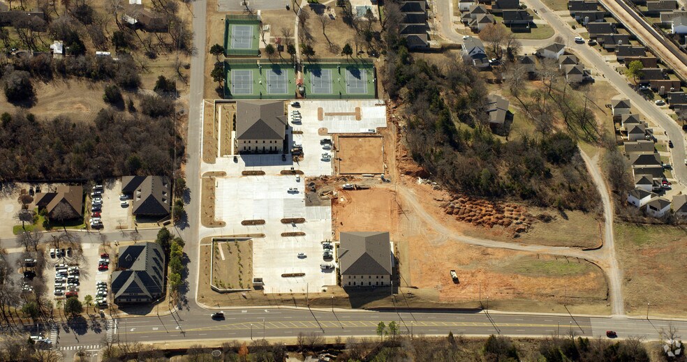More Photos Of 317 Lilac Dr, Edmond Office For Lease