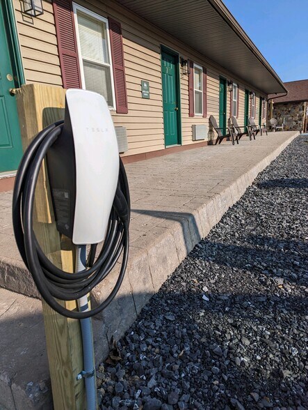 More Photos Of 32600 N State Route 44, Slate Run Hotel For Sale