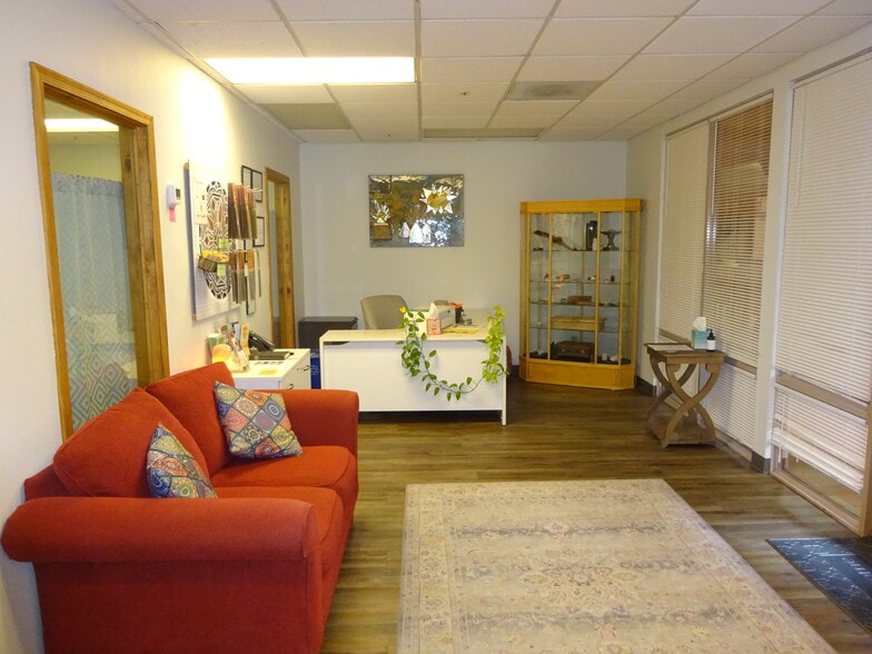 More Photos Of 301 E Bethany Home Rd, Phoenix Office For Sale