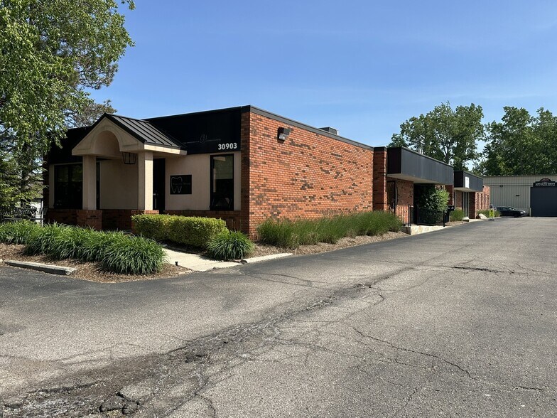 Primary Photo Of 30903 W 10 Mile Rd, Farmington Hills Medical For Lease
