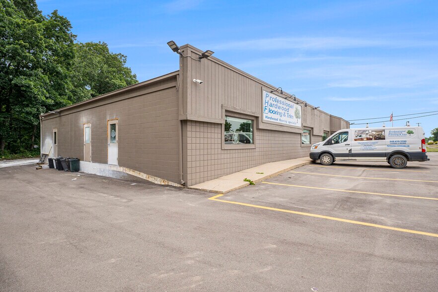 More Photos Of 16745 Dixie Hwy, Davisburg Warehouse For Sale