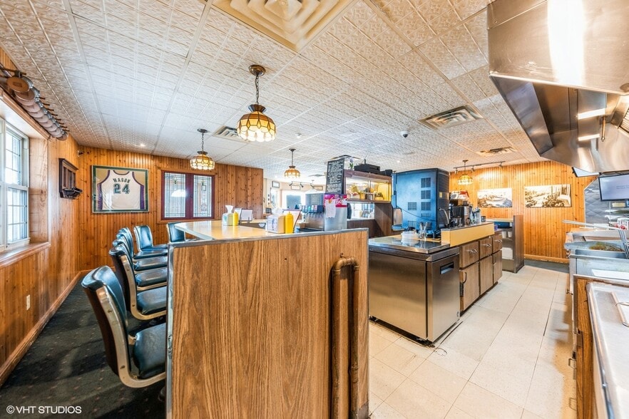 More Photos Of 4629 N Port Washington Rd, Milwaukee Restaurant For Sale