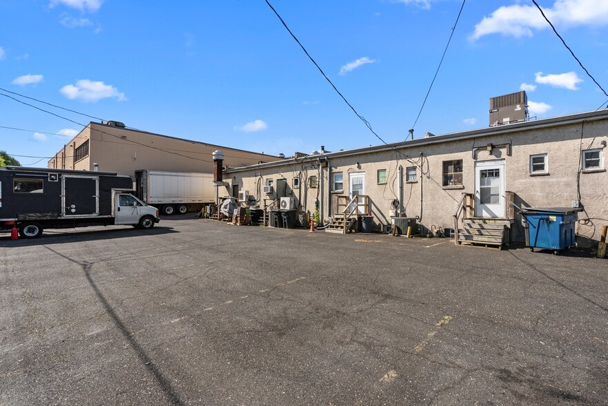 More Photos Of 513-519 Germantown Pike, Lafayette Hill Storefront For Lease