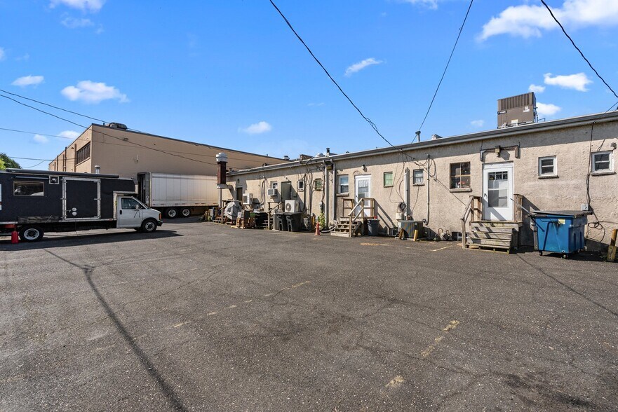 More Photos Of 513-519 Germantown Pike, Lafayette Hill Storefront For Sale