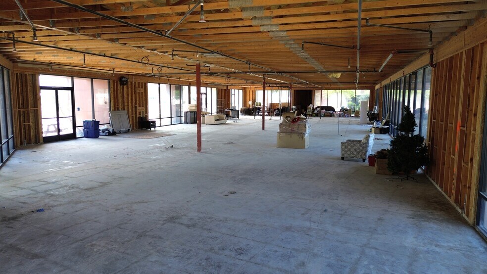 More Photos Of 39810 Portola Ave, Palm Desert Unknown For Lease