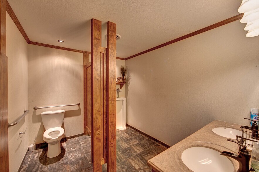 More Photos Of 302 Main St, Columbia Industrial For Sale