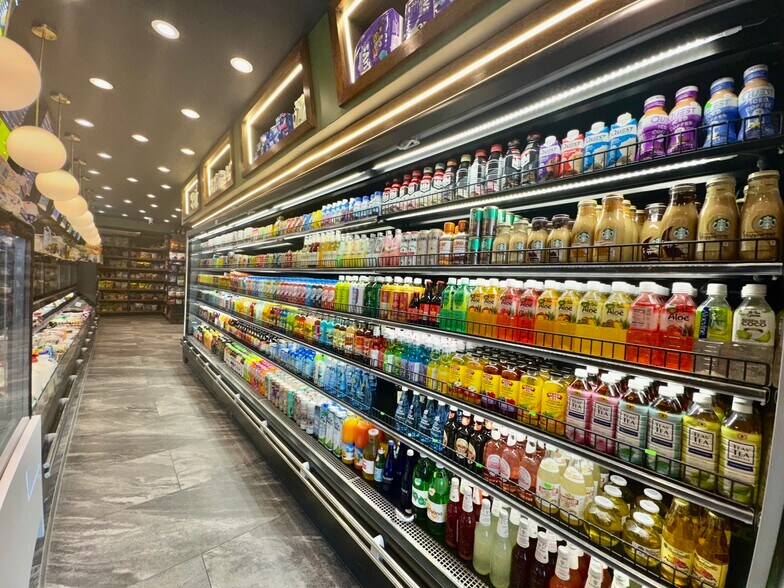 More Photos Of 322 Union Ave, Brooklyn General Retail For Sale