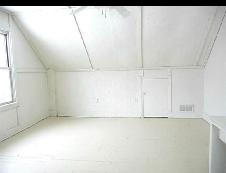 More Photos Of 1002 Preston Dr, North Versailles Freestanding For Lease