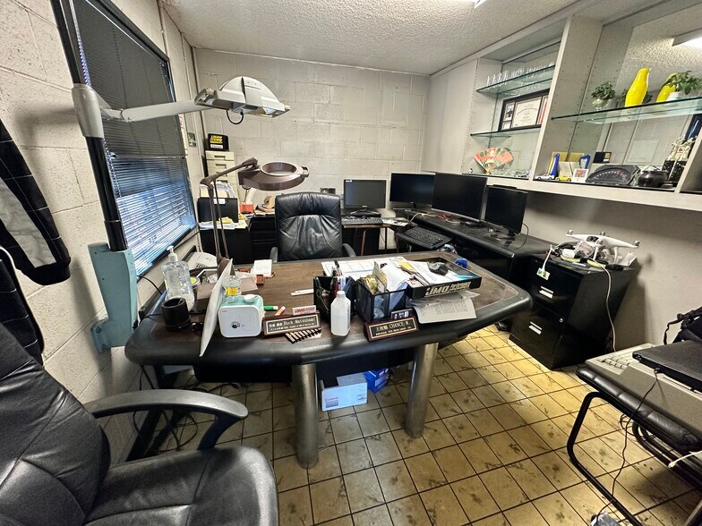 More Photos Of 705 W Commonwealth Ave, Fullerton Auto Repair For Lease