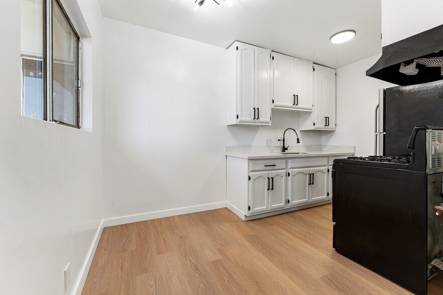 More Photos Of 252 W Elm Ave, Burbank Apartments For Sale