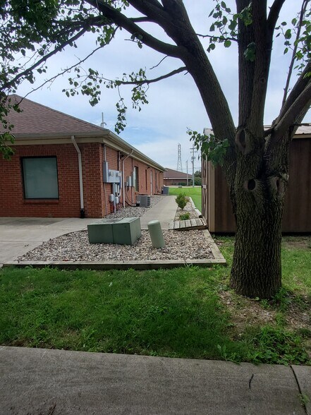 More Photos Of 30 Professional Ct, Lafayette Office For Sale