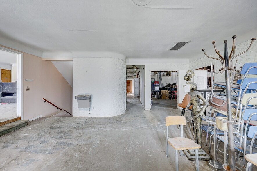 More Photos Of 23919 John R Rd, Hazel Park Freestanding For Sale