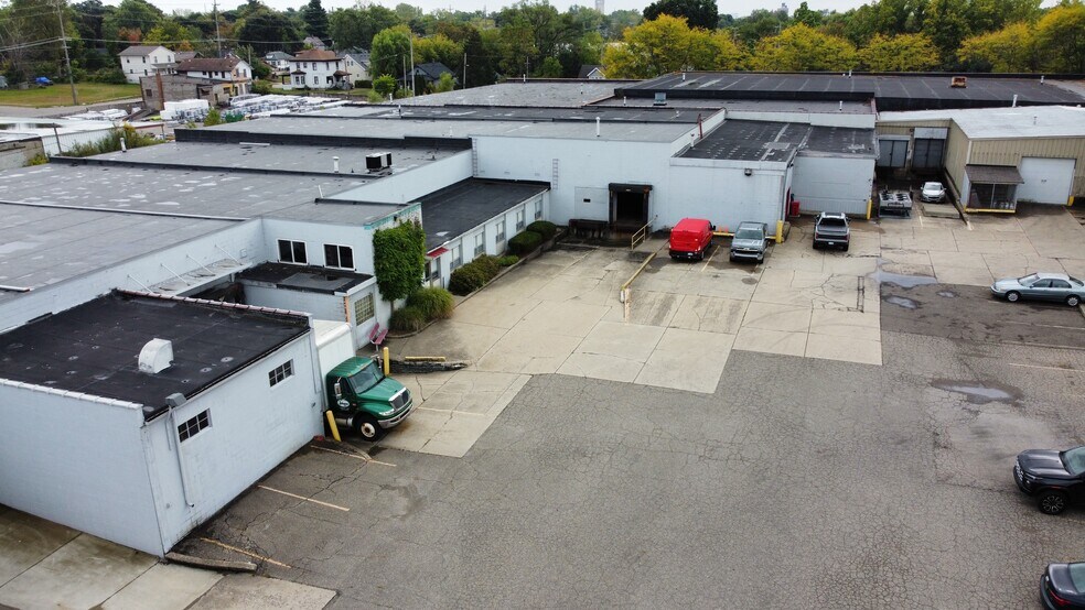 Primary Photo Of 29 W Rundell St, Pontiac Warehouse For Sale