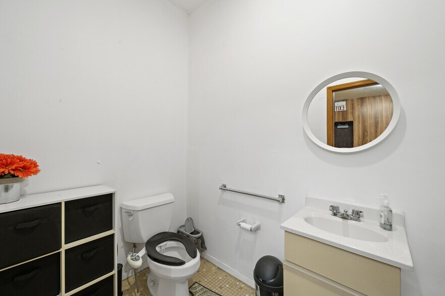 More Photos Of 162 Mallory Ave, Jersey City Office Residential For Sale