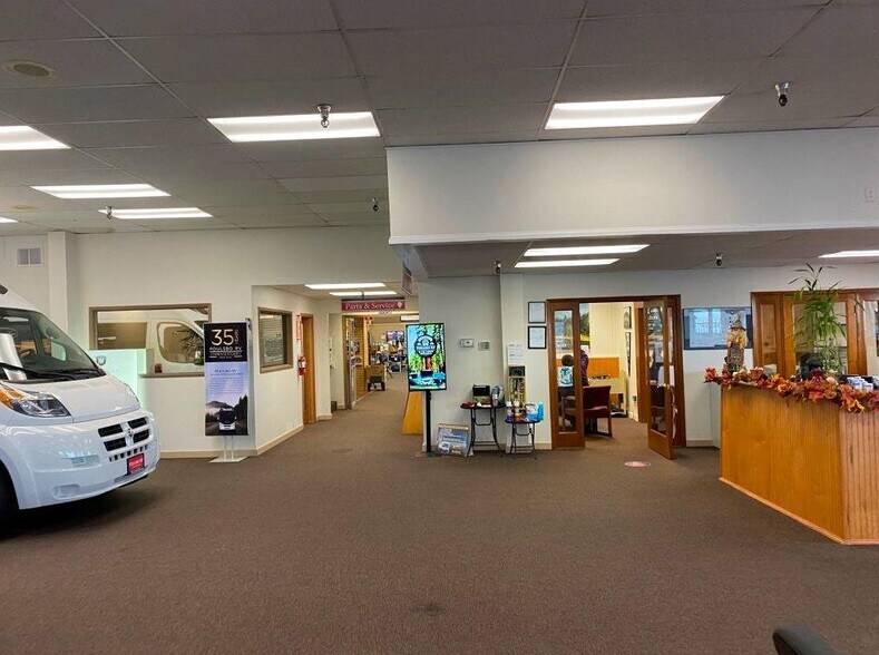 More Photos Of 12218 Highway 99, Everett Auto Dealership For Sale