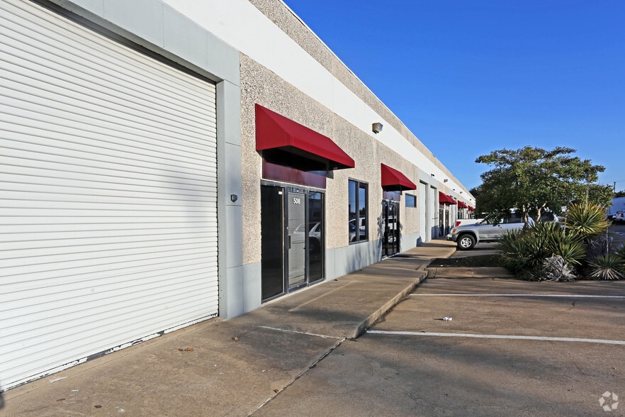More Photos Of 1000 Post and Paddock Ln, Grand Prairie Unknown For Lease