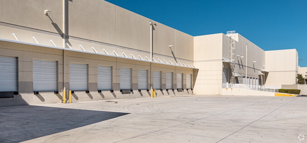 More Photos Of 1200 SW 35th Ave, Boynton Beach Warehouse For Lease