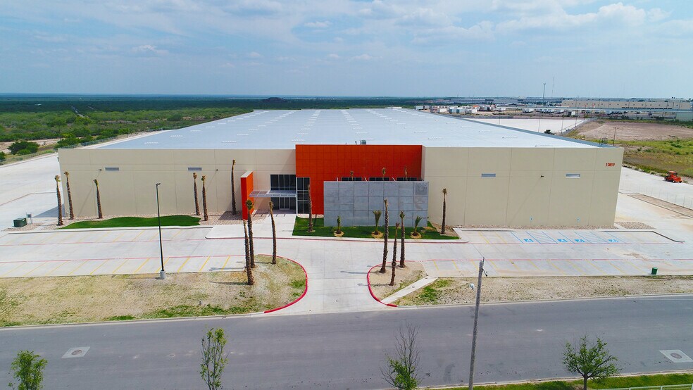 More Photos Of 13819 Humphrey Rd, Laredo Distribution For Lease