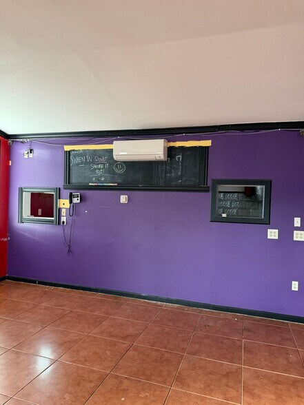 More Photos Of 1002 College St, Bastrop Freestanding For Lease
