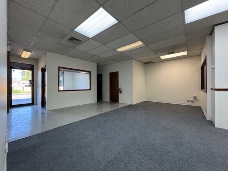 More Photos Of 9957-9959 S Roberts Rd, Palos Hills Medical For Lease