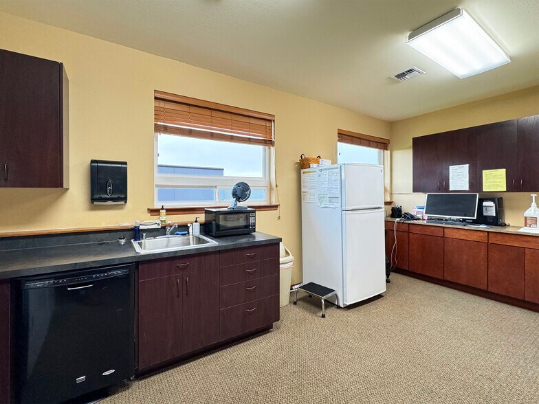 More Photos Of 534 N 5th Ave, Sequim Medical For Sale