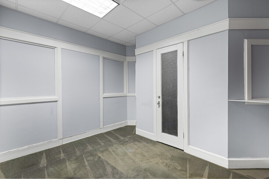 More Photos Of 500 E Main St, Kilgore Office For Sale