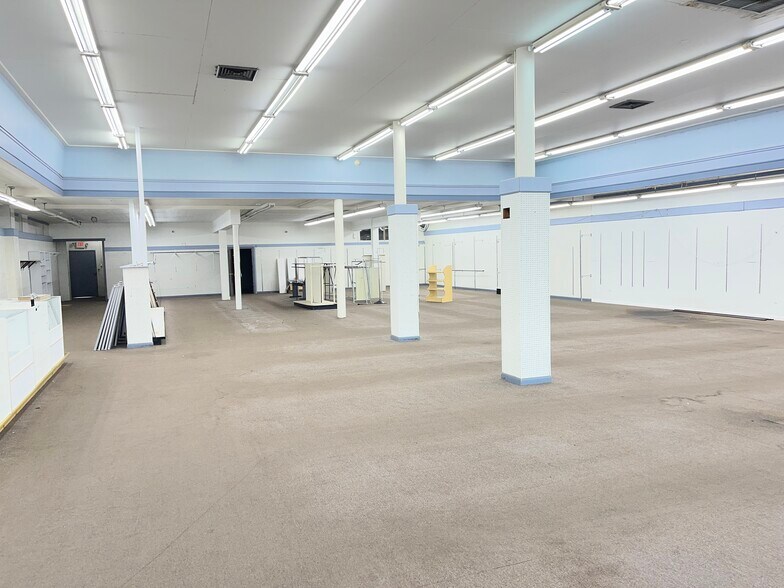More Photos Of 100 S Main St, Atmore General Retail For Lease