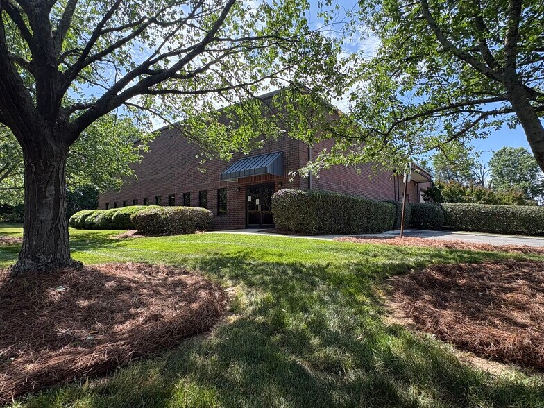 More Photos Of 11900 Sam Roper Dr, Charlotte Light Manufacturing For Lease
