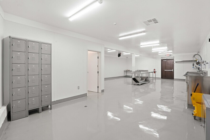 More Photos Of 14071 Polk St, Sylmar Food Processing For Lease