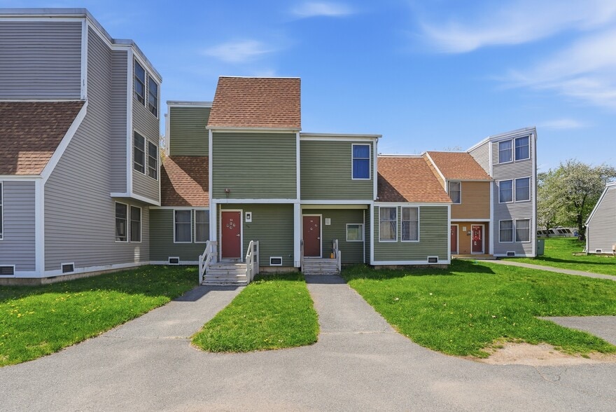 More Photos Of 893 West St, Amherst Schools For Sale