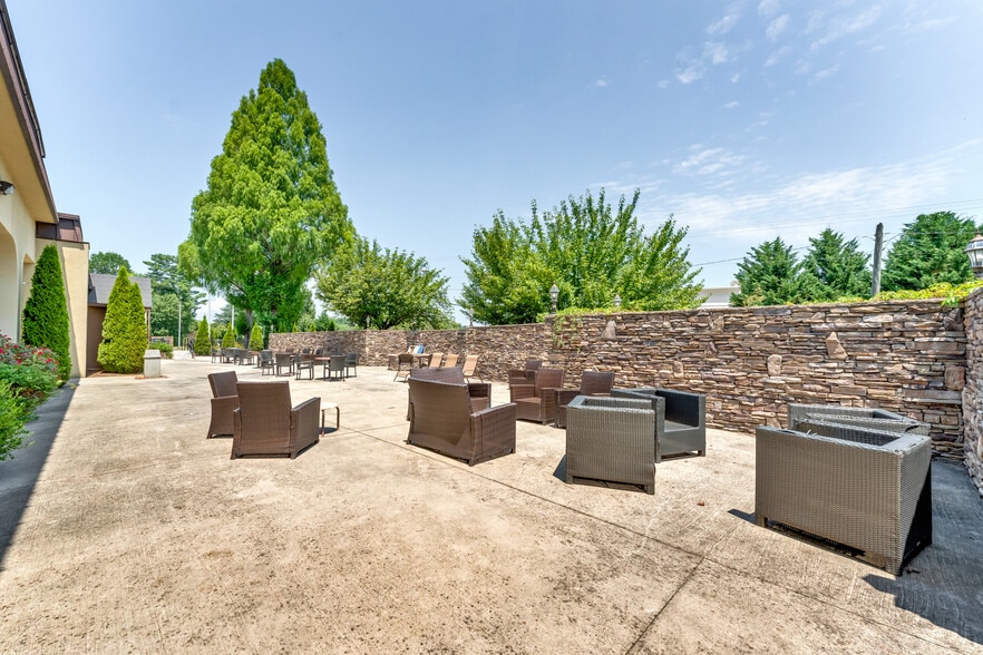 More Photos Of 201 Sugarloaf Rd, Hendersonville Hotel For Sale