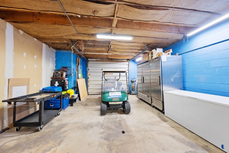 More Photos Of 7697 E Harbor Rd, Lakeside Marblehead Convenience Store For Sale