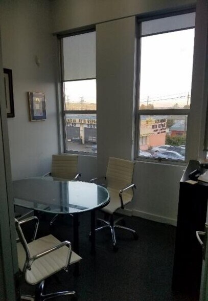 More Photos Of 129 Columbia St E, New Westminster Office For Sale