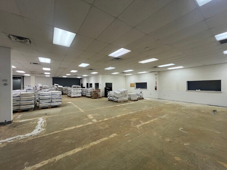 More Photos Of 1274 N Church St, Moorestown Flex For Lease