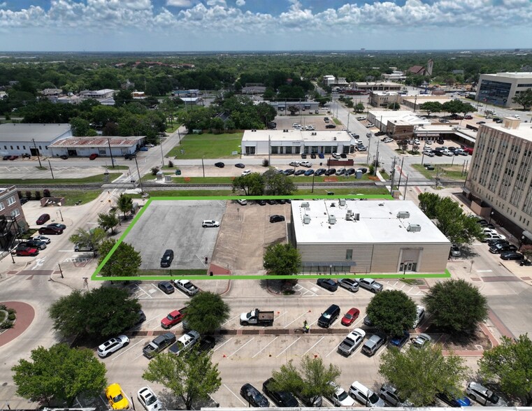 More Photos Of 301 N Main St, Bryan Office For Lease