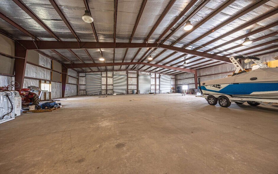 More Photos Of 6101 County Road 136, Live Oak Warehouse For Lease