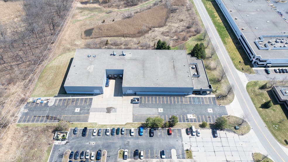 More Photos Of 4200 N Atlantic Blvd, Auburn Hills Manufacturing For Lease