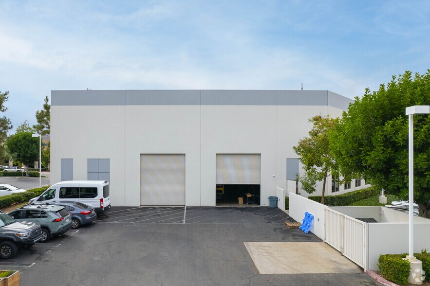 More Photos Of 18 Bunsen, Irvine Research And Development For Lease