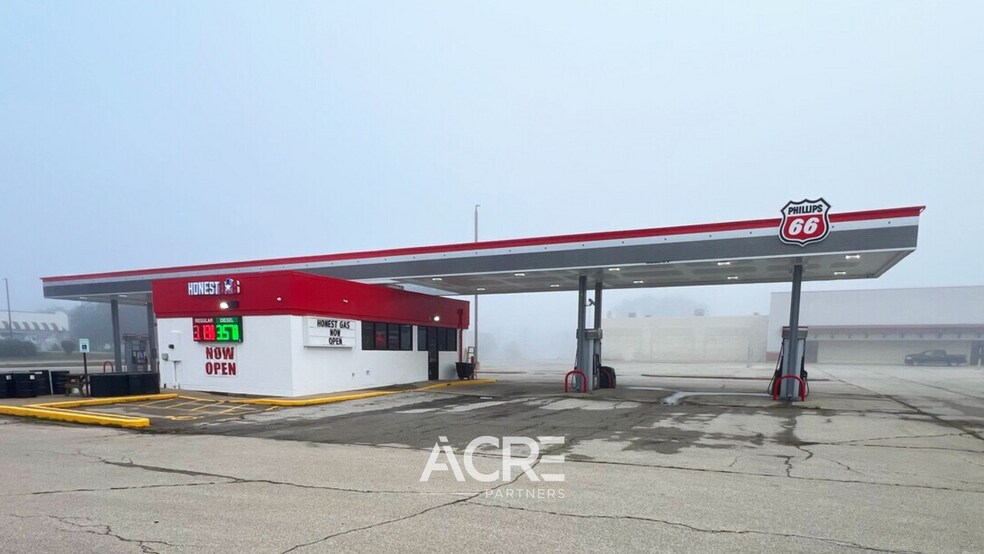 Primary Photo Of 1420 E Pershing Rd, Decatur Service Station For Sale
