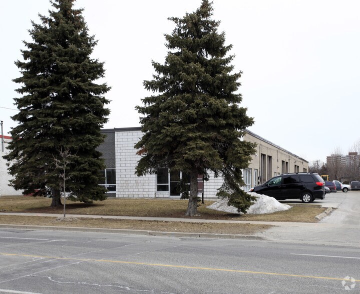 More Photos Of 151 Norfinch Dr, Toronto Warehouse For Lease