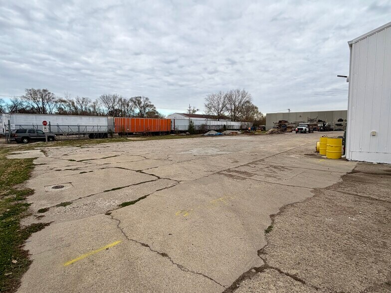 More Photos Of 845 E Jackson St, Belvidere Warehouse For Lease