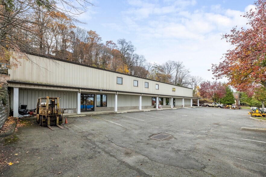 More Photos Of 1190 Pompton Ave, Cedar Grove General Retail For Sale