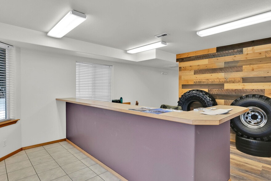 More Photos Of 11445 N Reed Rd, Hayden Warehouse For Lease
