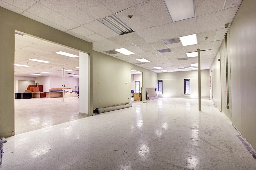 More Photos Of 10499 W Bradford Rd, Littleton Light Manufacturing For Sale