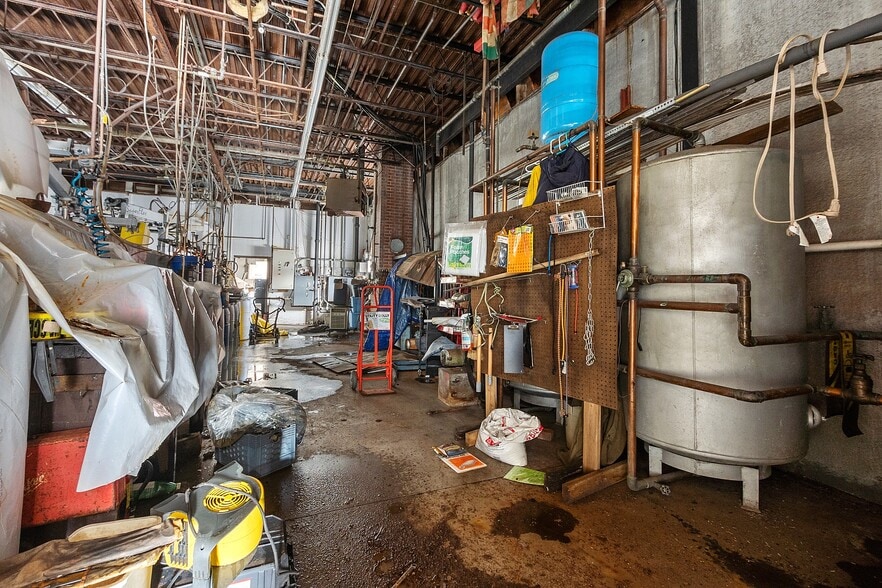 More Photos Of 679 Linwood Ave, Whitinsville Freestanding For Sale