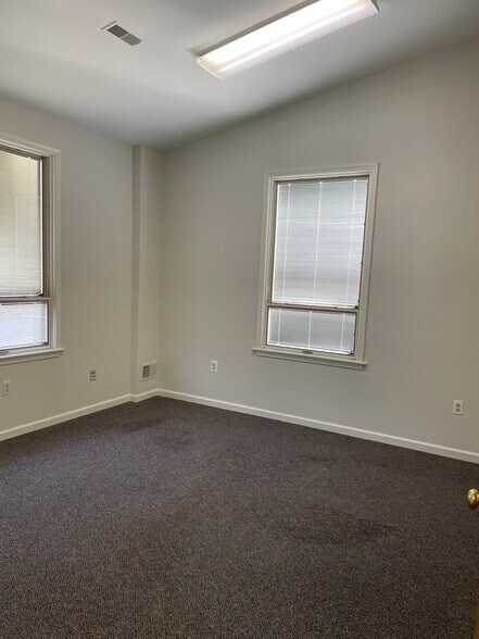 More Photos Of 252 W Swamp Rd, Doylestown Office For Lease